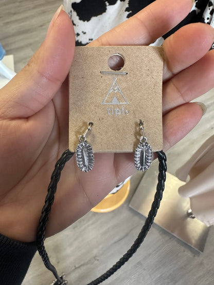Turquoise Faux Leather Western Necklace