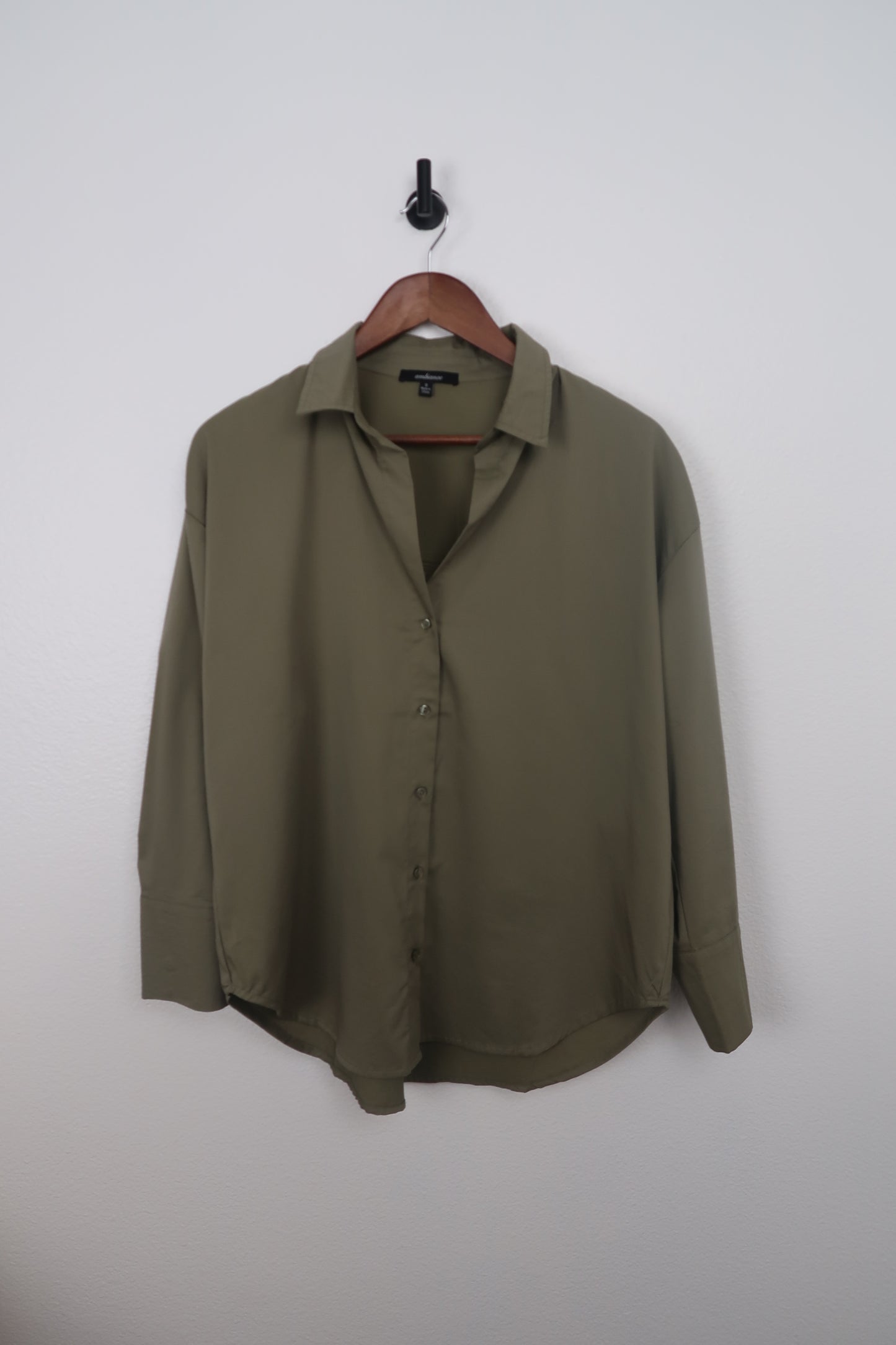 The Business Poplin Button Down Basic Shirt