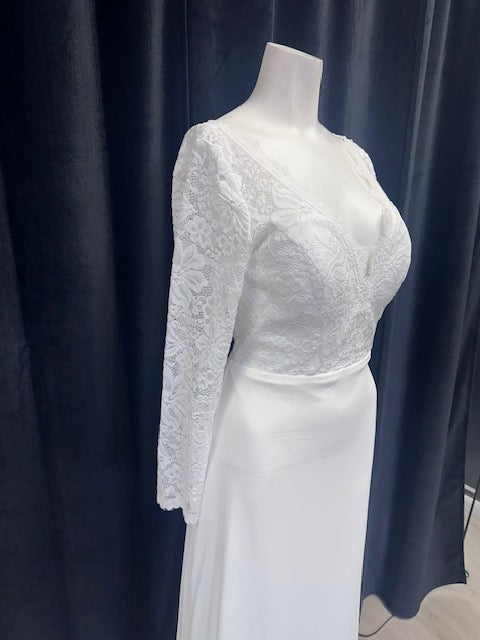 Elegant Hollow Lace V-Neck Wedding Dress