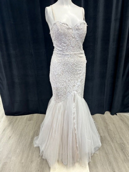 Sleeveless Sweetheart Neck Split Wedding Dress